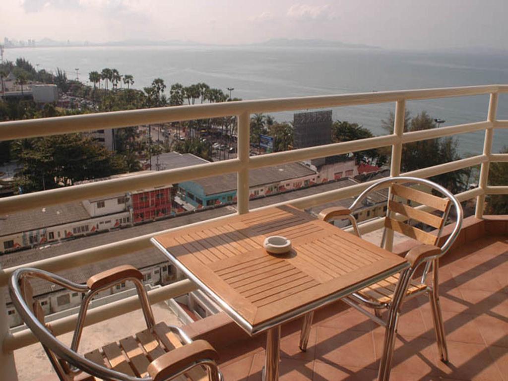 Apartments At View Talay Pattaya Exterior photo